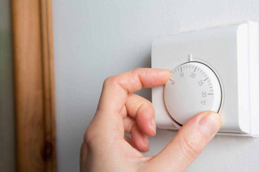 History and evolution of the thermostat: from traditional to smart models