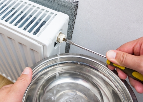 Nettoyer les radiateurs : chauffage allumé ou éteint