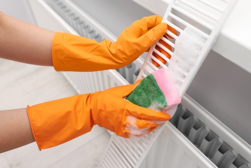 Nettoyer les radiateurs : chauffage allumé ou éteint